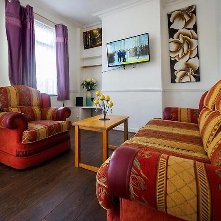 12 Cornwallis Lodge Family Room 2 Stoke-on-Trent Exterior photo